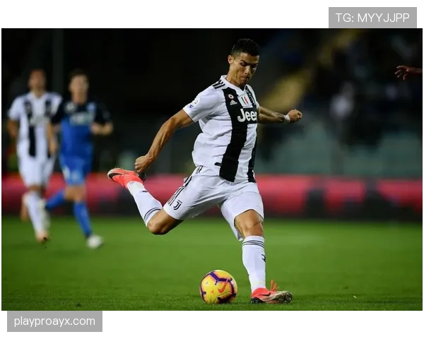 C罗无球跑动推动足球战术升级，成为新一代球员学习典范