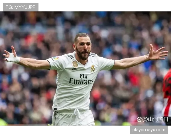 本泽马:从C罗配角到金球奖得主的巅峰之路解析 本泽马:从C罗配角到金球奖得主的巅峰之路解析