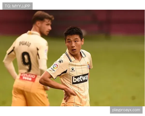 刚刷到武磊买菜的视频，他下车那一瞬我还以为误闯了哪个明星后花园