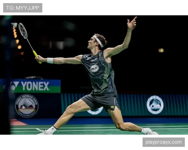 安赛龙走机场那一身行头，把我每月工资当零钱包